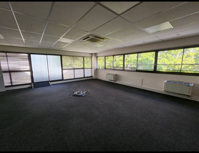 924M² OFFICE TO LET IN PINELANDS